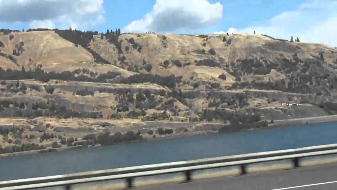 Greyhound bus trip through northern U.S.: (2) Hood River to The Dalles, Oregon 2010-08-28