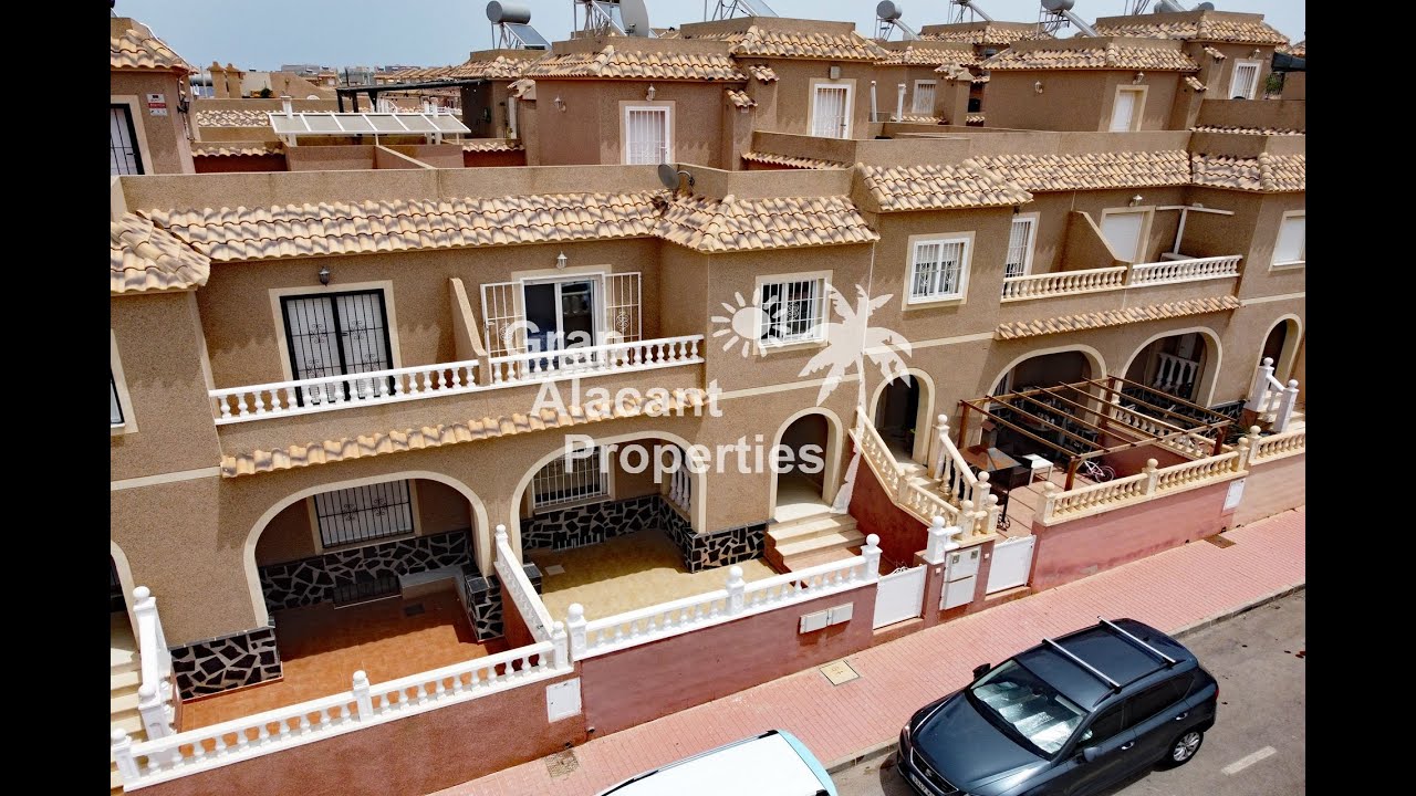 GRAN ALACANT PROPERTIES REF 10469 Gran Alacant Turquesa style 3 bed townhouse w/basement & parking
