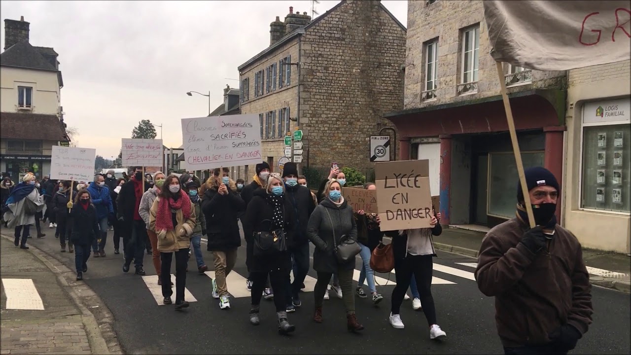 Lycée Chevalier de Domfront : 70 personnes protestent contre la fermeture d'une classe.