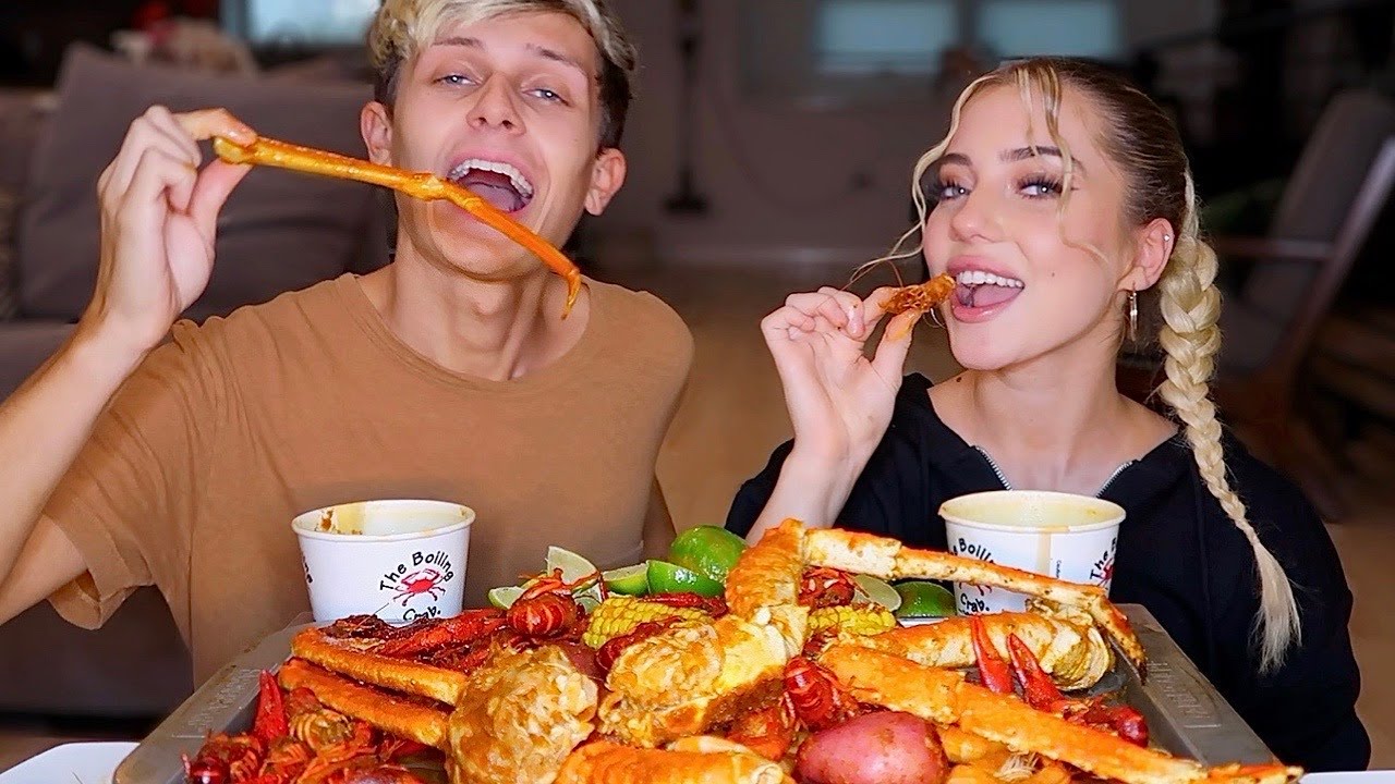 GIANT SEAFOOD BOIL MUKBANG!