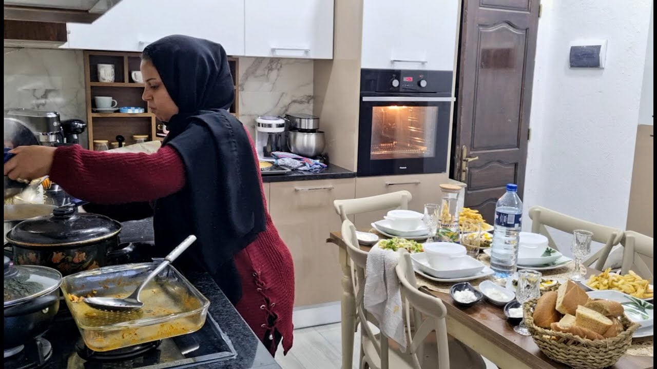 دنيا موش طايرة بالشوية على رواحكم🥲جات و نورتني اليوم و حضرت طاولتي و سهريتي
