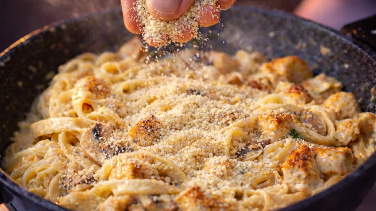 Pasta chiken alfredo with moshrooms