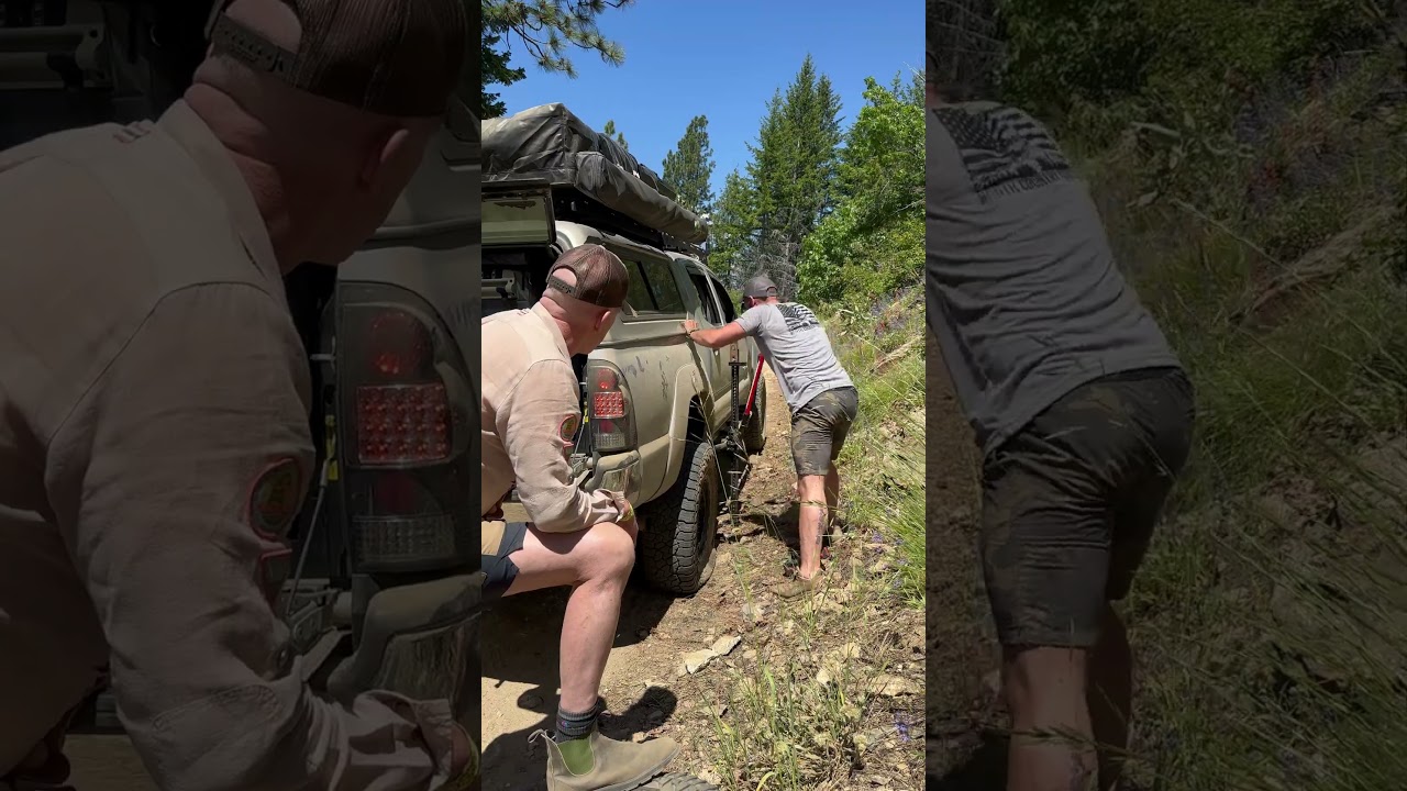 Tire Change #offroad #pnw #overlanding #tacoma #toyotatacoma #mechanic #recovery #explore