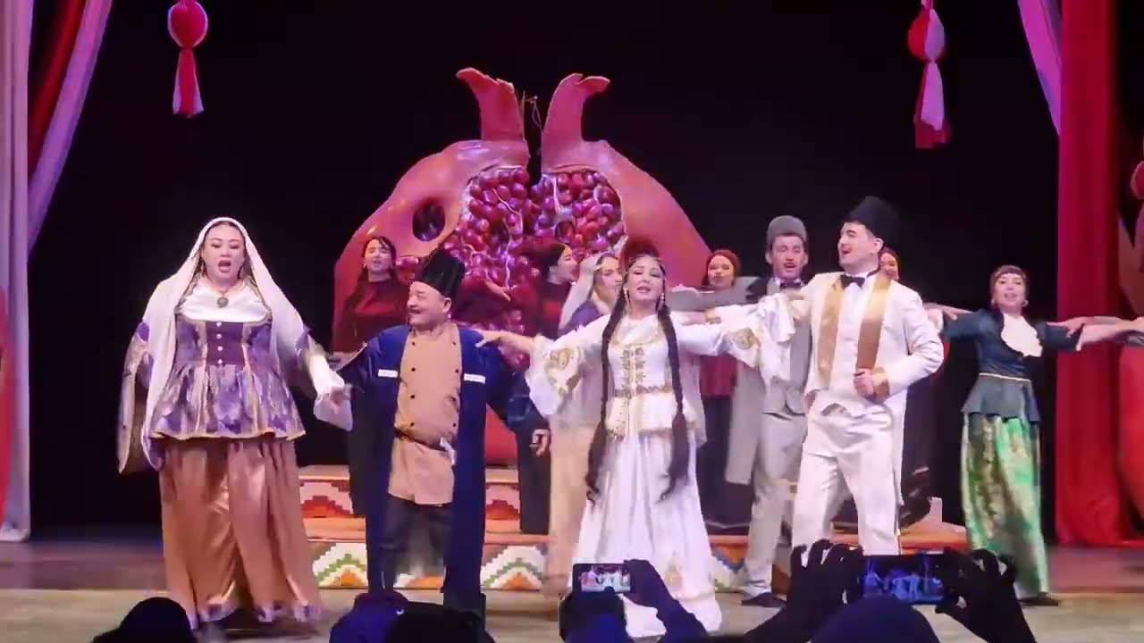 Özbəkistan Akademik Milli Dram Teatrında  “Arşın mal alan”