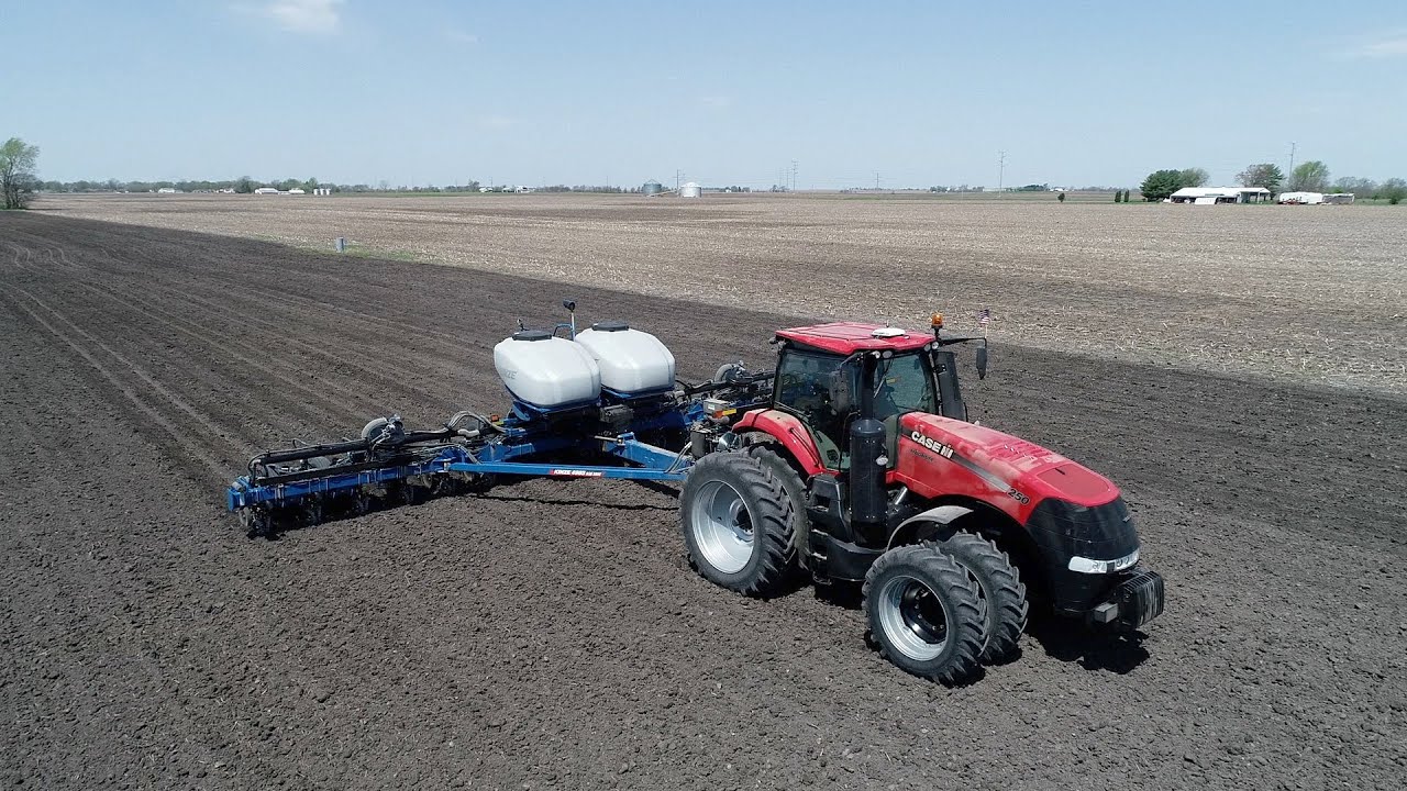 Planting CORN and SOYBEANS on an Illinois farm with Two KINZE Planters!