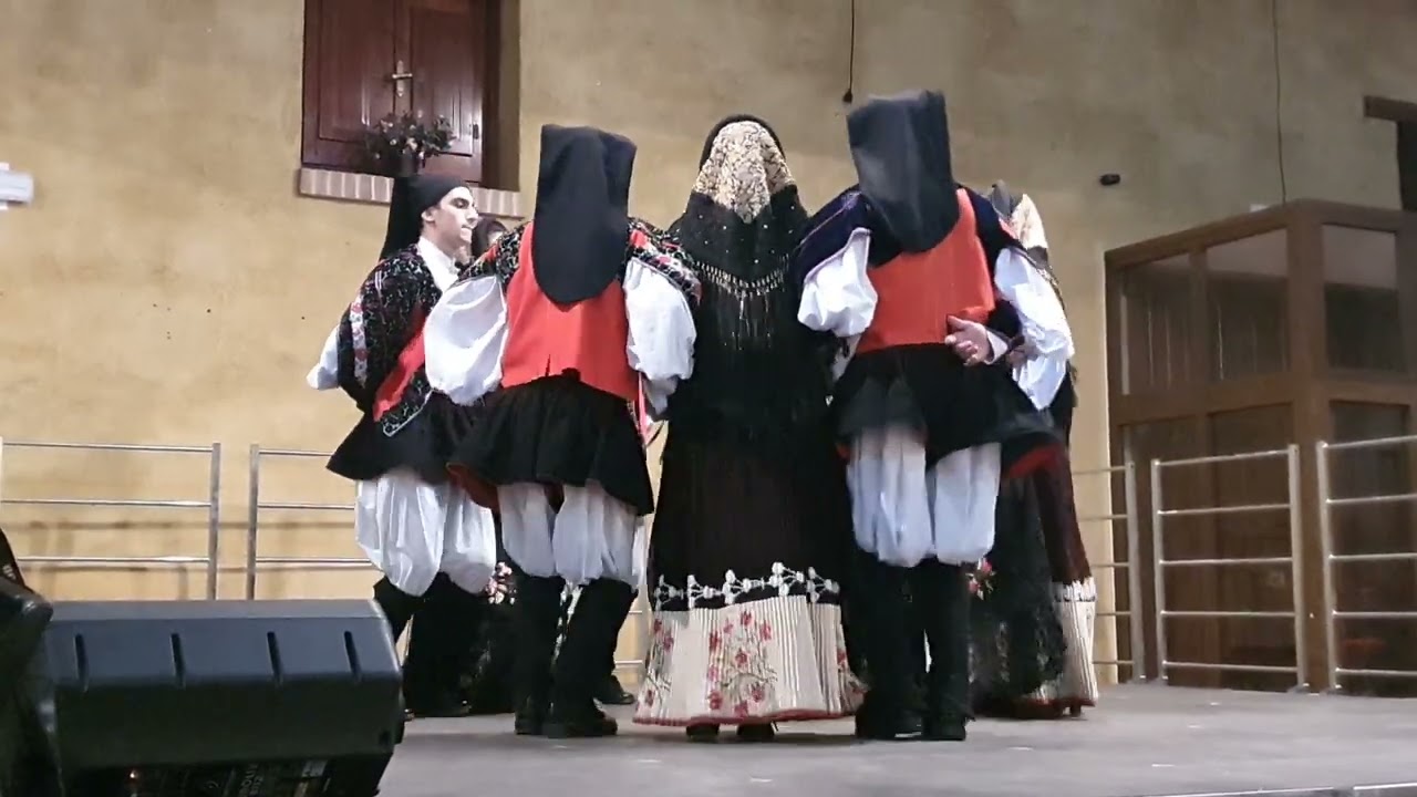 Gruppo Folk Su Gologone di Oliena - Arciu