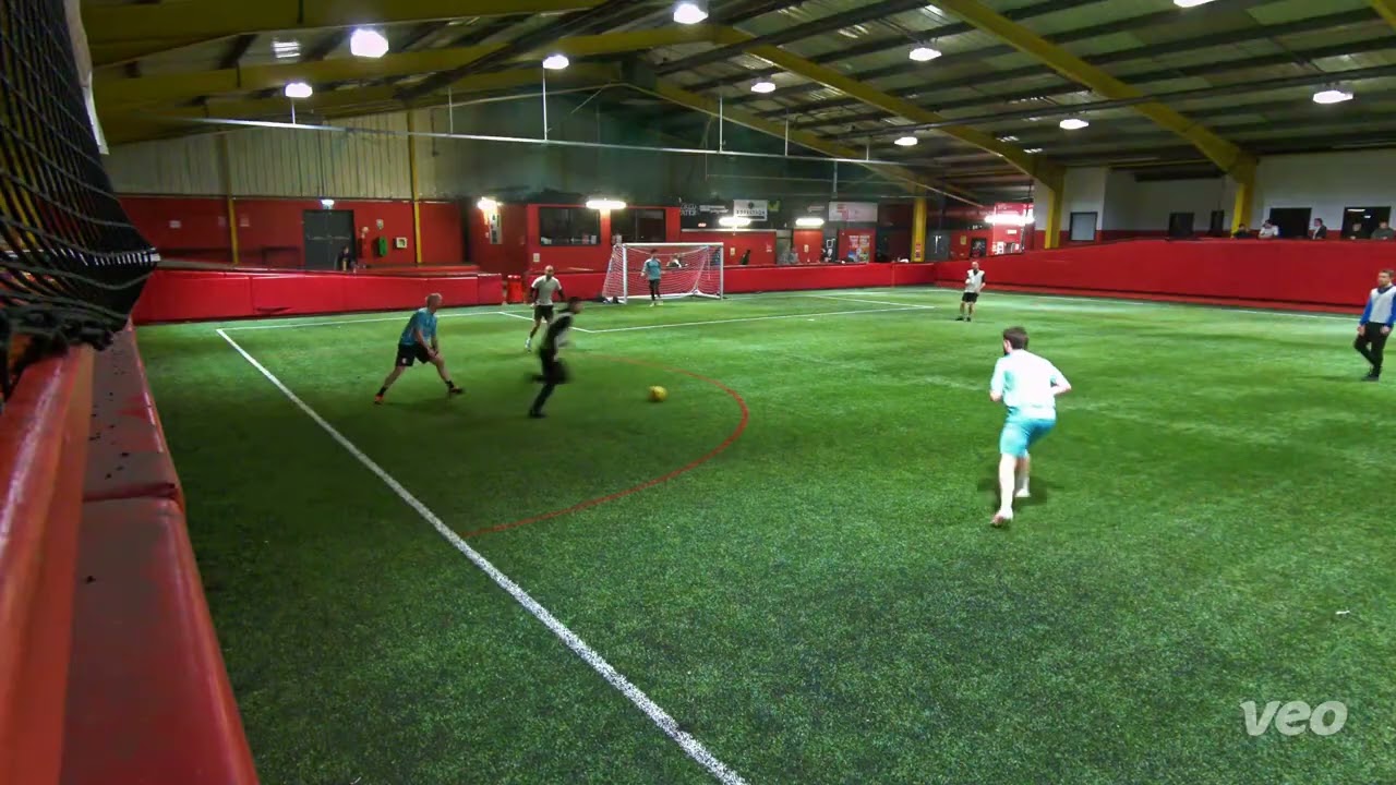 neville wears prada vs logico 2026 03 08