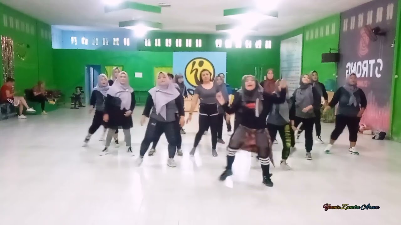 Chammak Challo | Zumba | Dance | Workout | Ra One | Bollywood| @zinyoeniesingkawang4288
