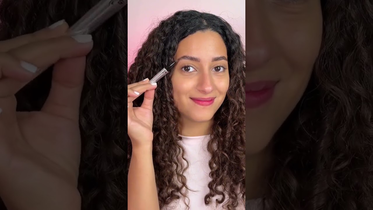 رسمـة دقيقة… ولمسة طبيعية مع قلم الحواجب مايتي فاين ✨