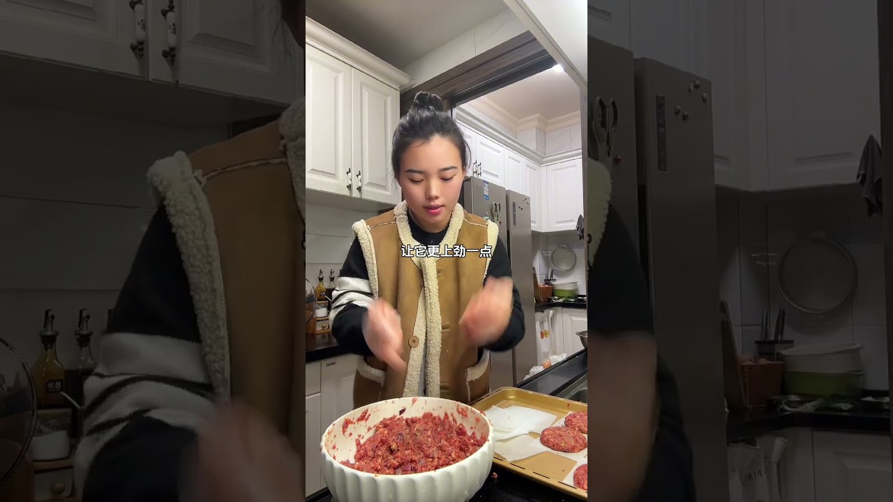 今天在家做了两大盘肉饼备餐还有十几个汉堡胚 早上起不来的就可以15分钟完成早餐～自己做的干净又好吃～#备餐#肉饼#宝妈日常
