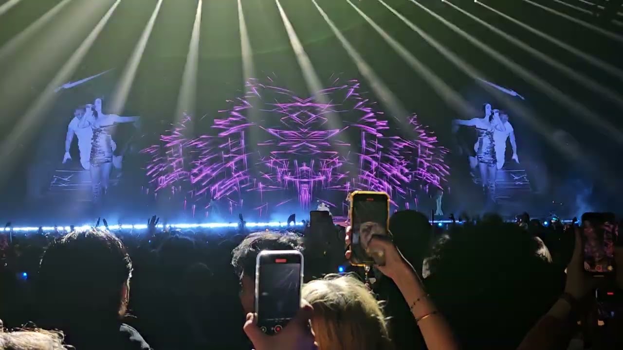 Katy Perry performs some of her hits at Gala des Pièces Jaunes - 23.01.25 || Paris Défense Arena