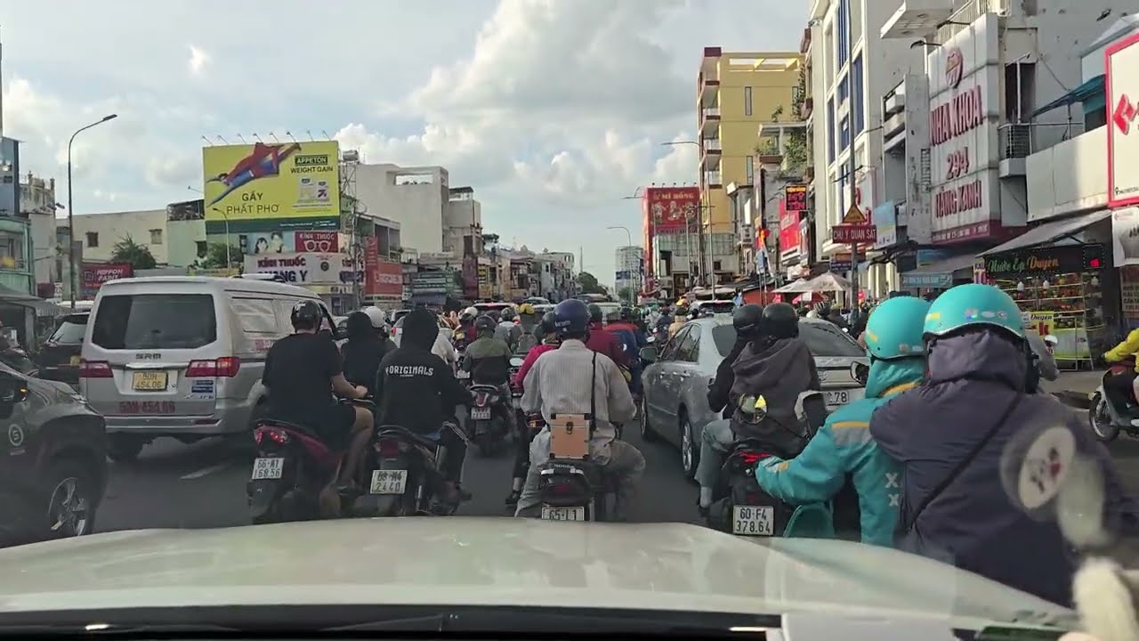 Vietnam holiday 2024 Landmark 81 to Tan San Nhat