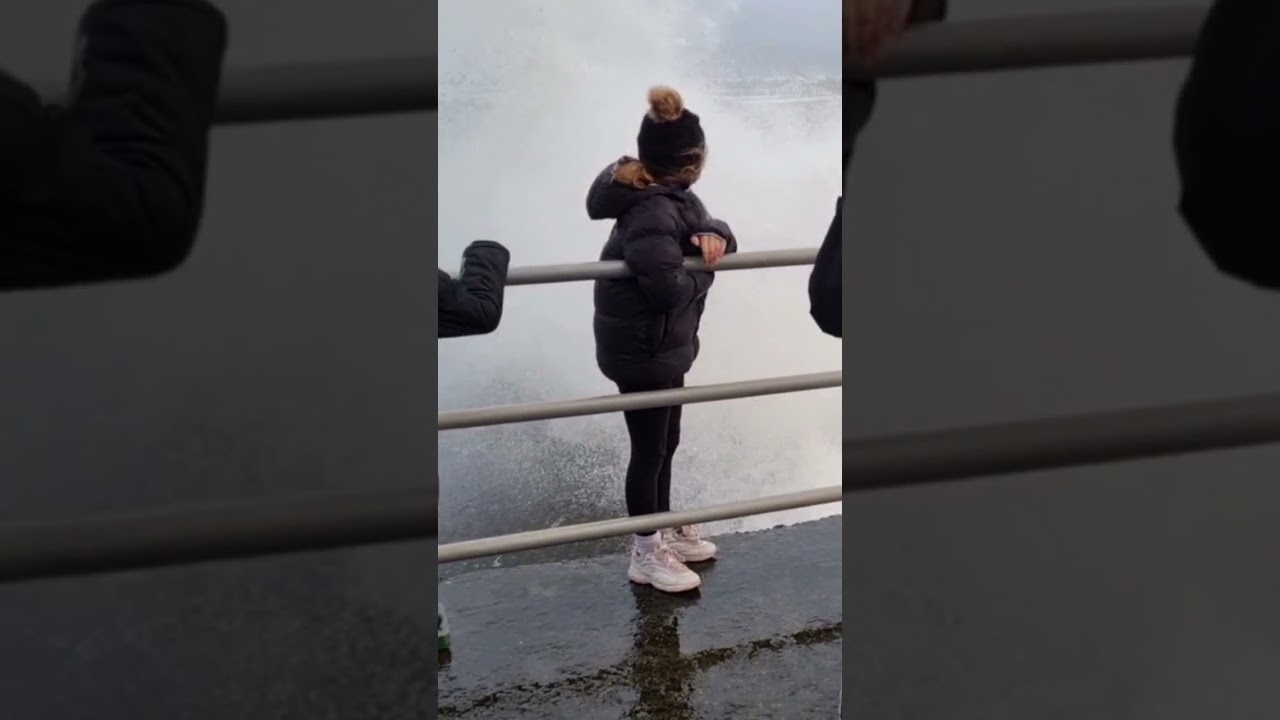 kids wet by huge wave 