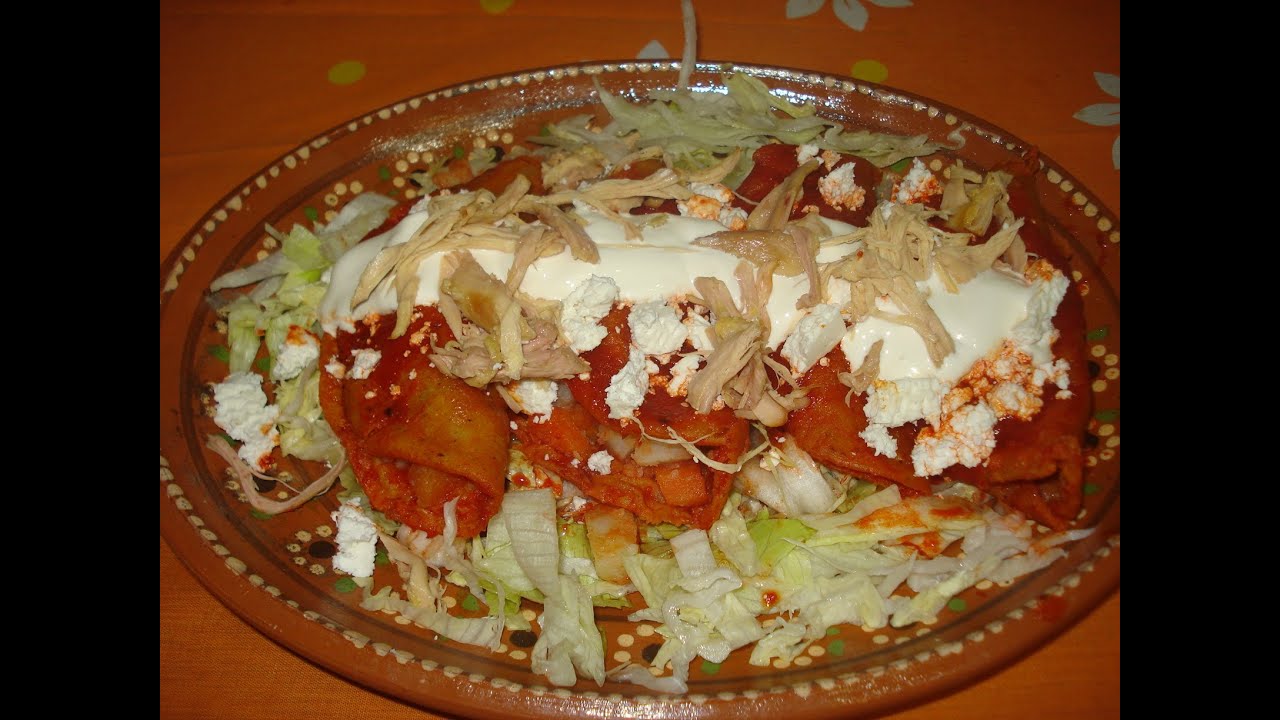 Enchiladas en Salsa de Guajillo