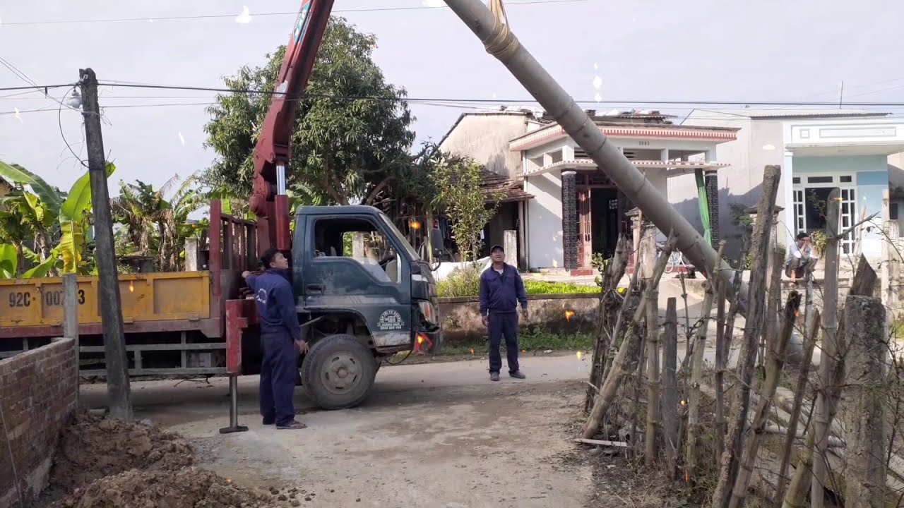 Xe cẩu dựng trụ điện c&ocirc;ng tr&igrave;nh crane truck Vietnam@khachsan4saodanang