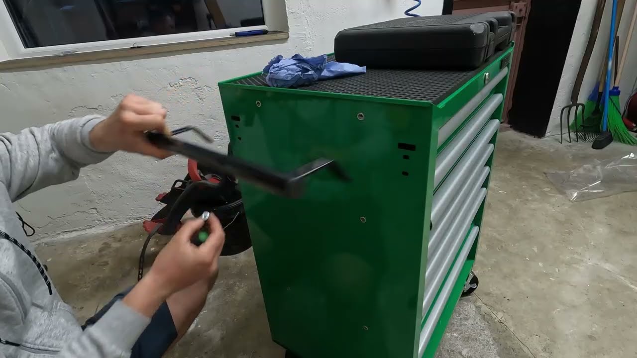 Unboxing Toptul tool cart