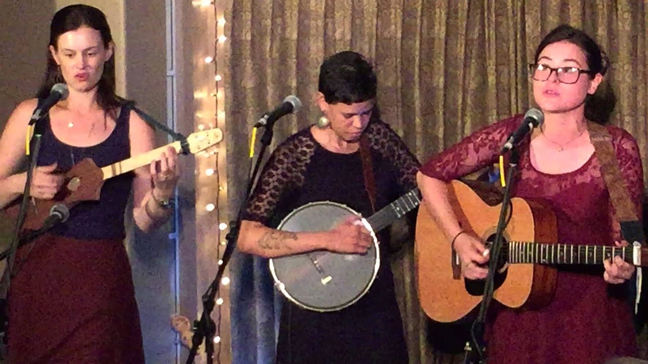 Honey Whiskey Trio - Three Sisters (live at Russ & Julie's House Concerts)