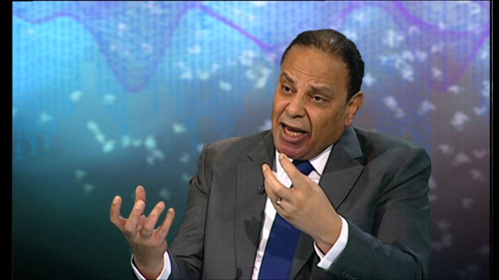 بلا قيود: مع الروائي والاديب المصري علاء الأسواني