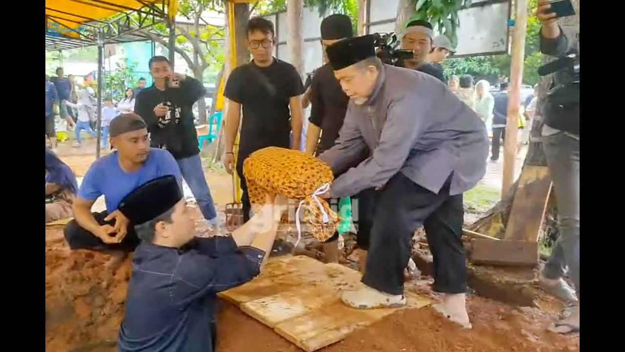 🔴 LIVE GRID.ID: Haru, Rizal Armada Makamkan Anak Bungsunya yang Meninggal dalam Kandungan