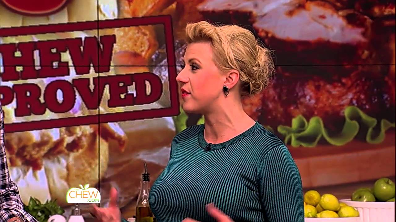 Jodie Sweetin Dominates 'Catch That Phrase' - The Chew