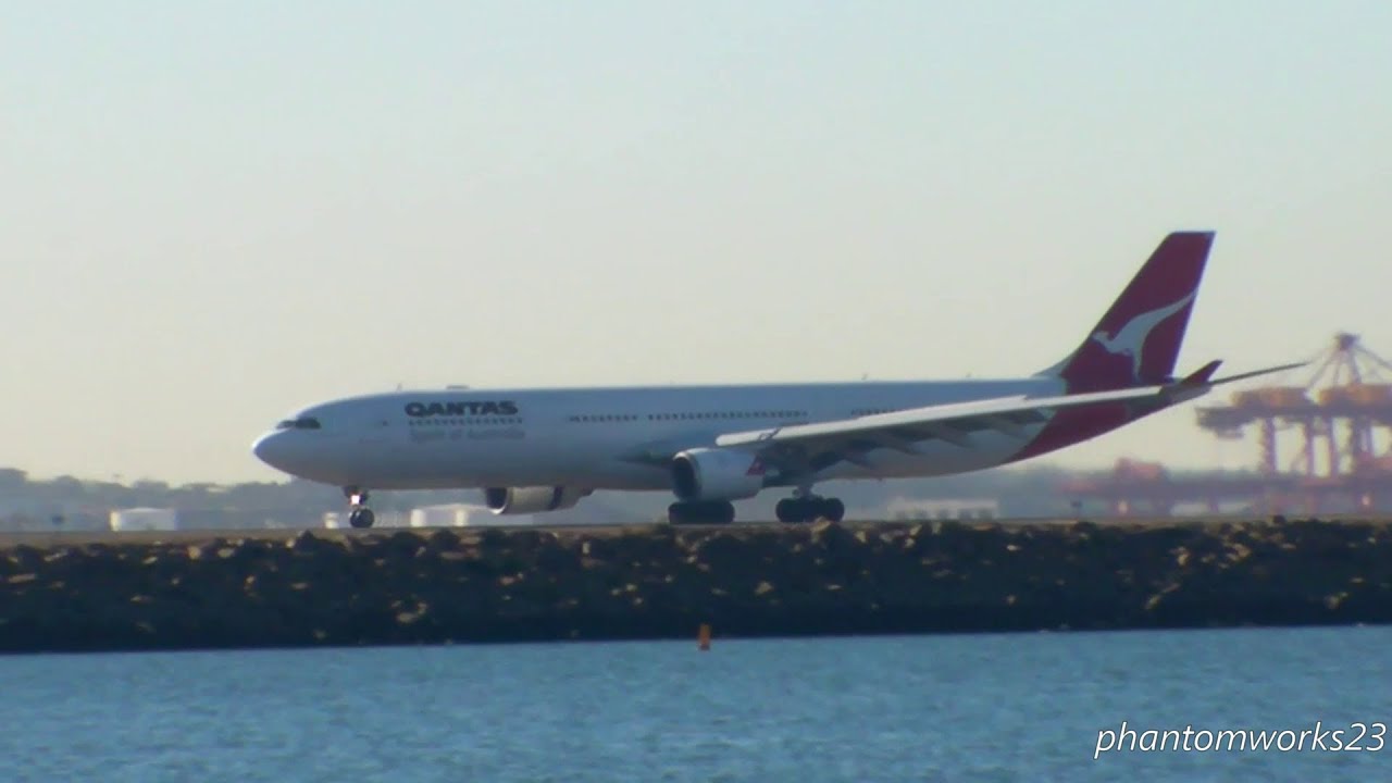 QANTAS A330 ONE REVERSE THRUST LANDING 34L SYDNEY AIRPORT