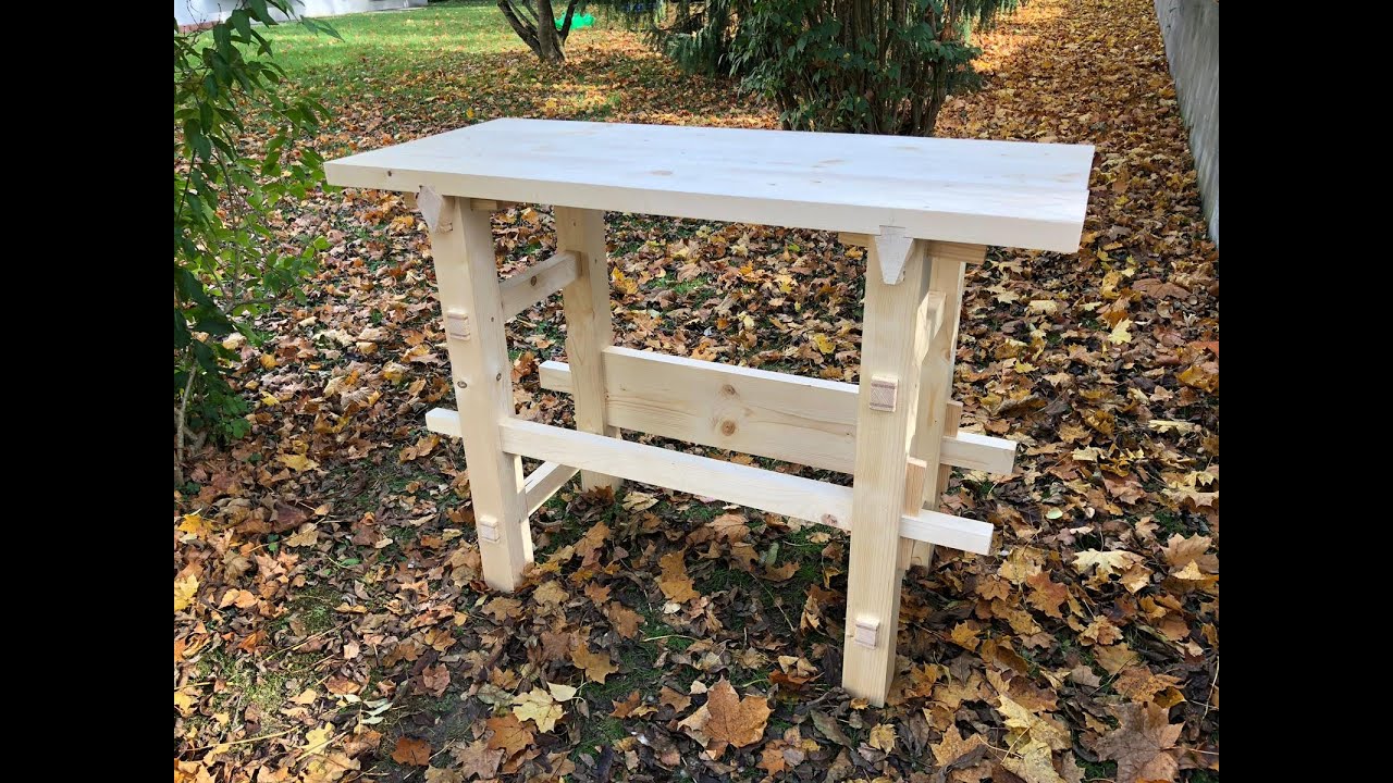 Kleine Werkbank aus Holz, handgefertigt, Zinkenverbindungen, ohne Kleber, ohne schrauben.