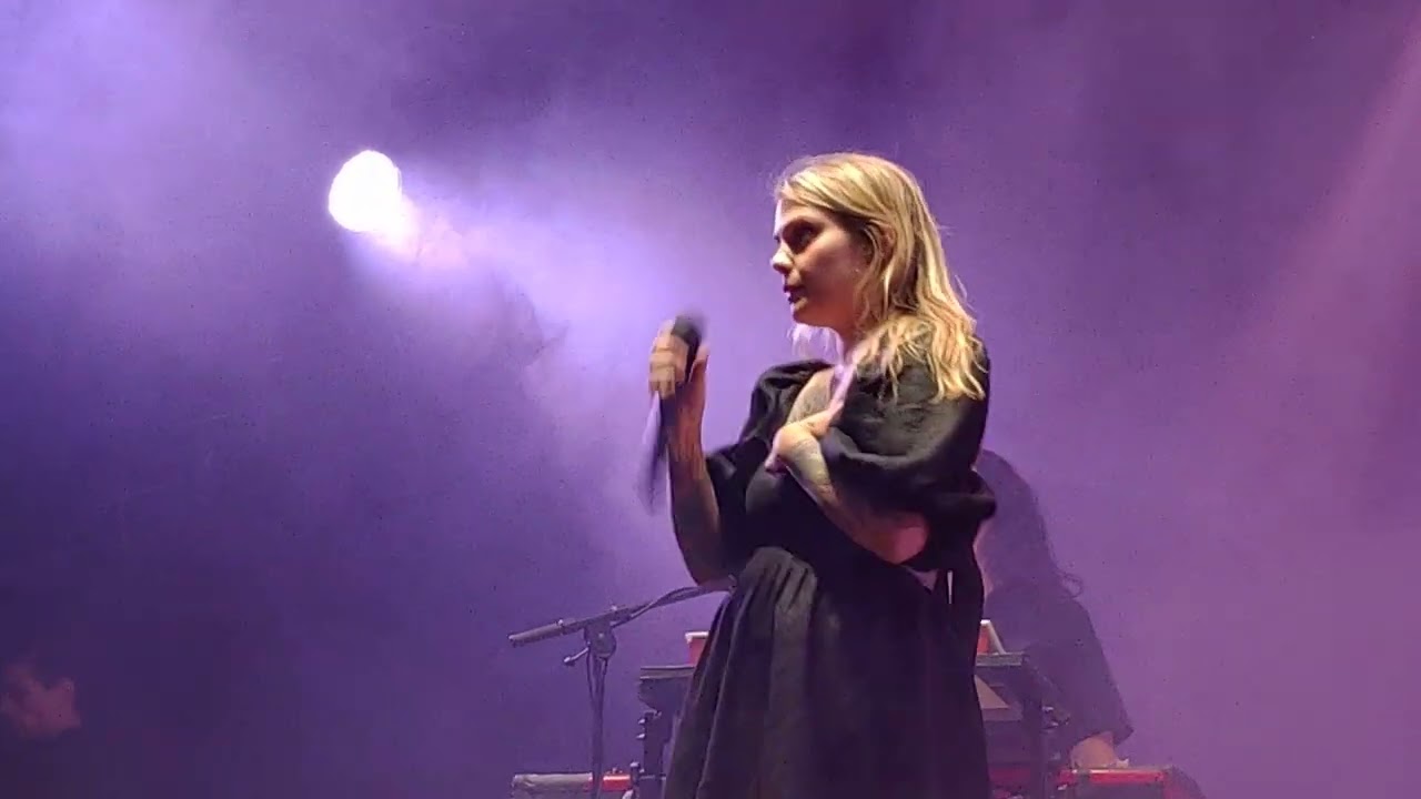 Cœur de Pirate. Foule sentimentale + Complainte dans le vent. Francofolies de Spa. 23/07/22.