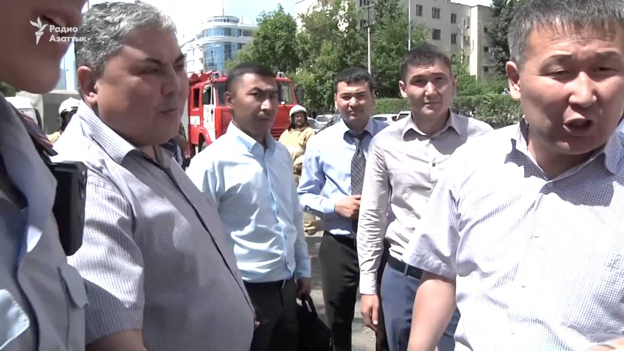 Житель Астаны защищает свою семью от выселения