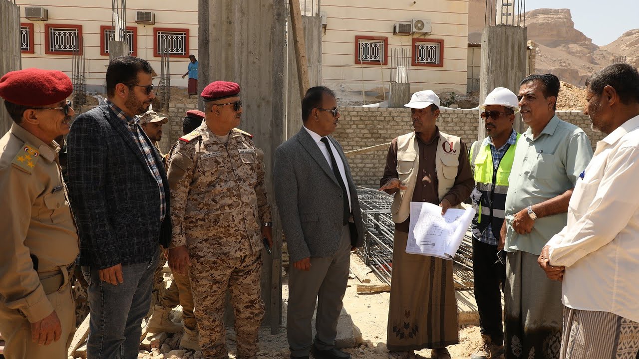 مرحلة صب الأعمدة وبناء الجدران الخارجية لمشروع مركز فاطمة بابطين القطن