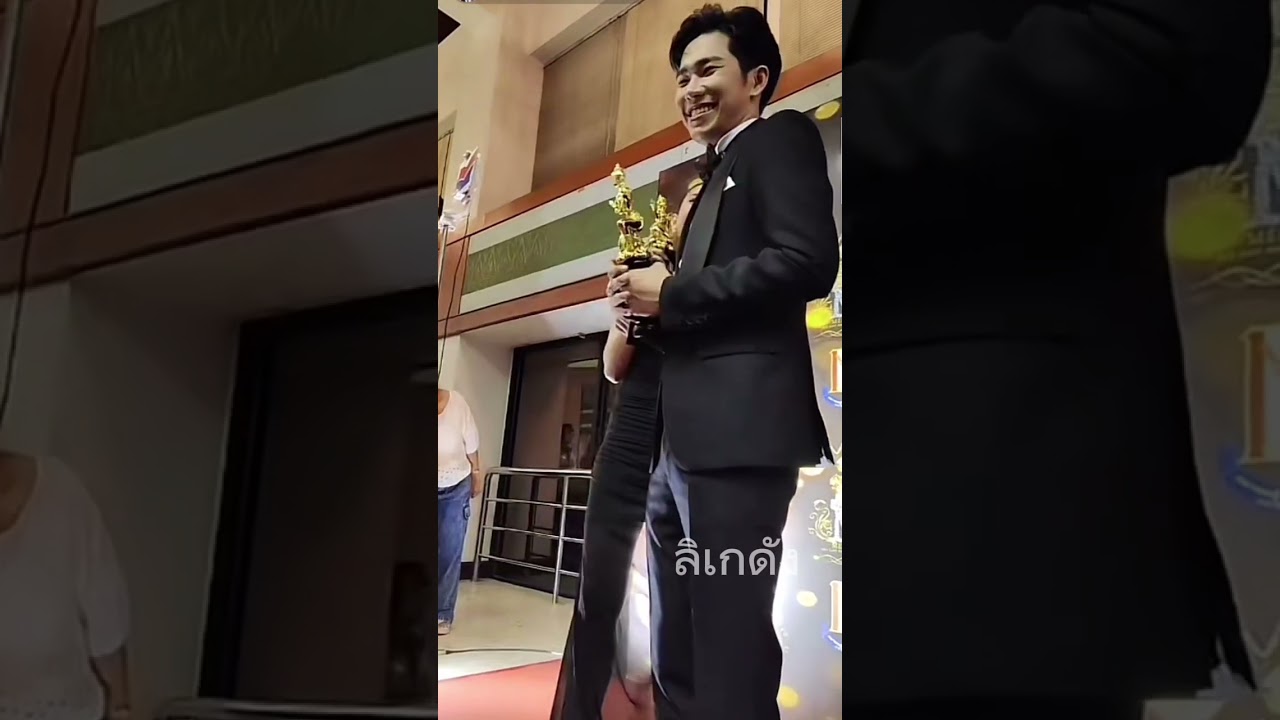 นุนุ่นรับรางวัลดาวเมขลาคู่