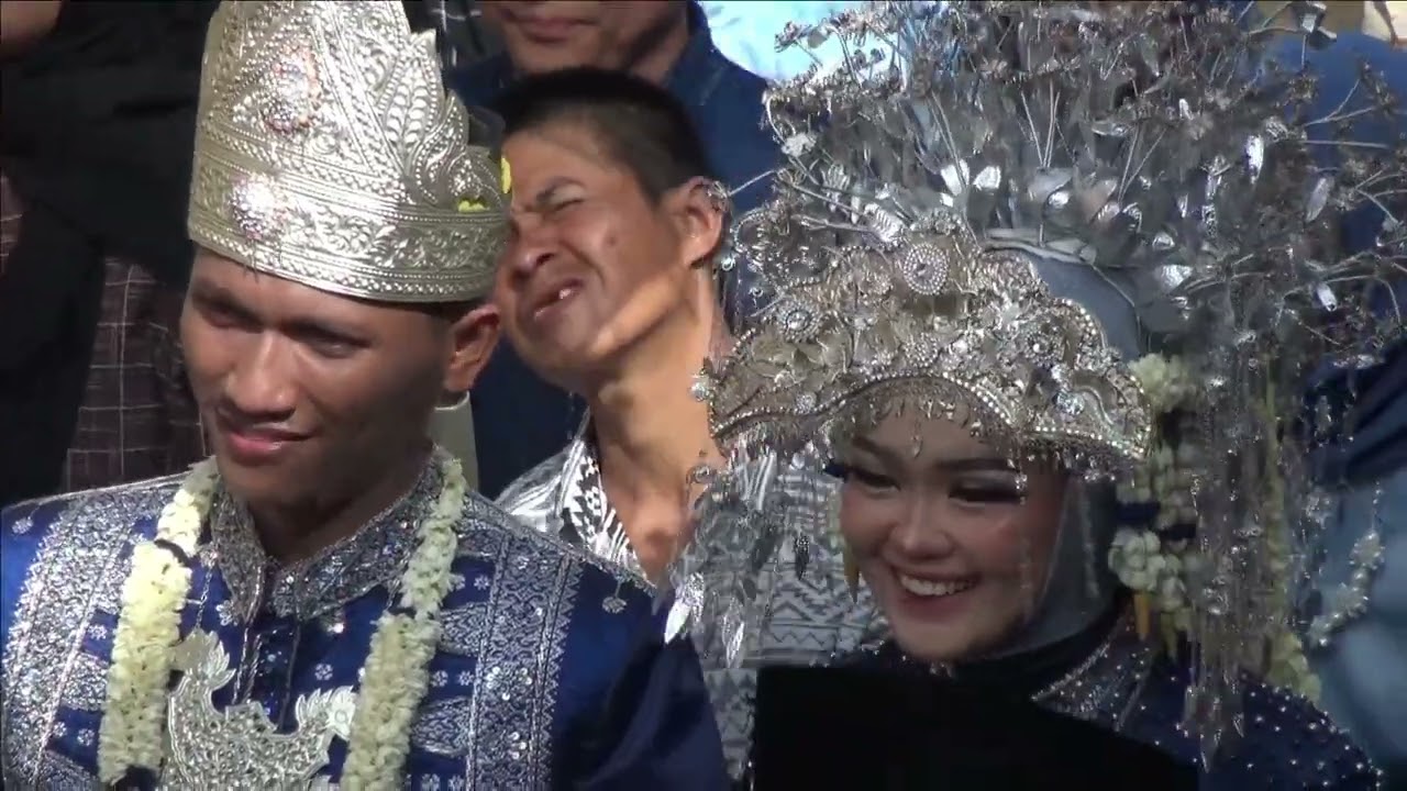IRINGAN PENGANTIN HASBI & ZAHRA AROMANTAI