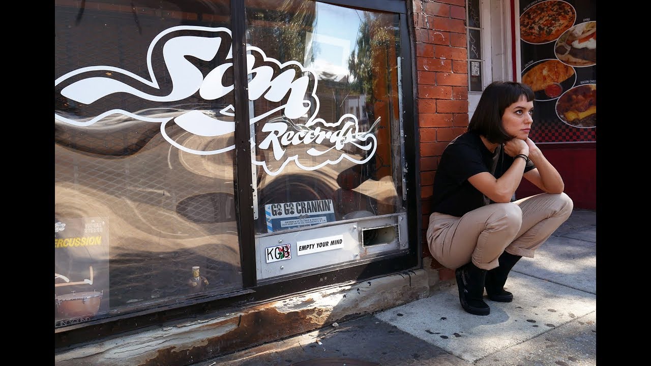 Meg Myers: In-store with The Vinyl District at Som Records