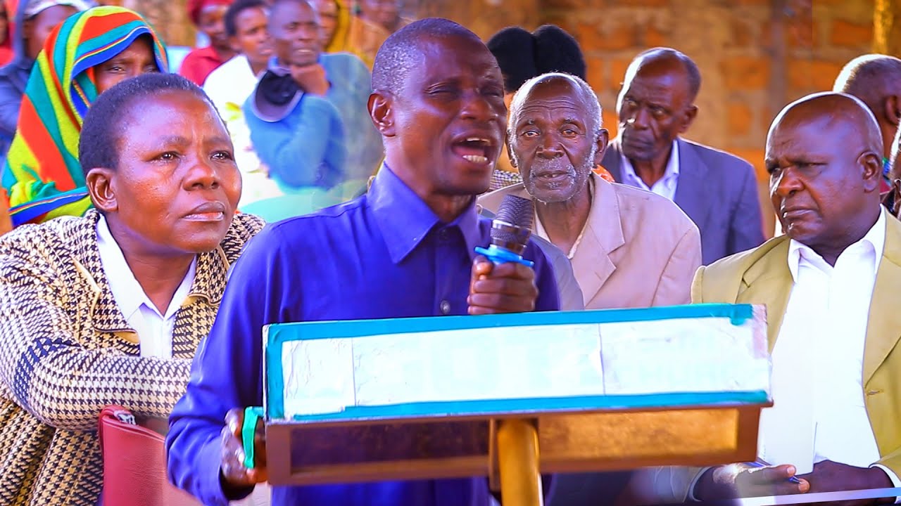 HIS  SERMON MADE THE CONGREGATION DO THIS - PR HAMKA MAYEKA