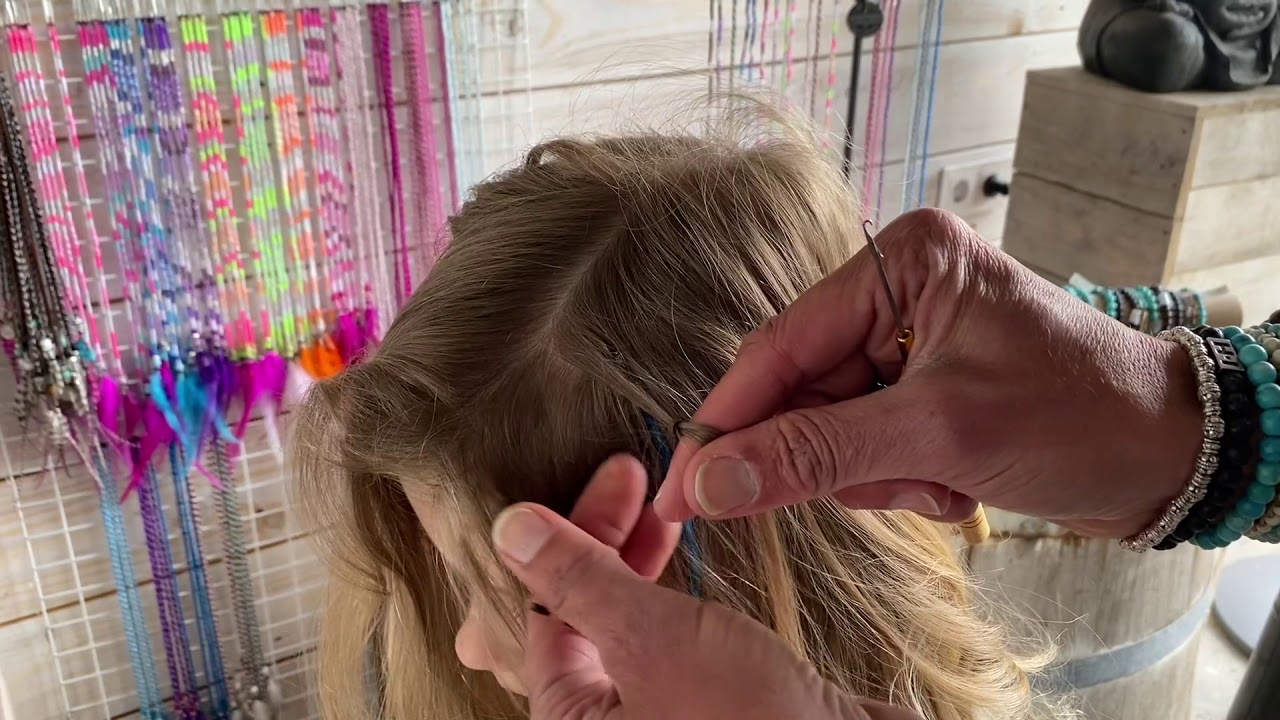 Synthetische feathers inzetten.