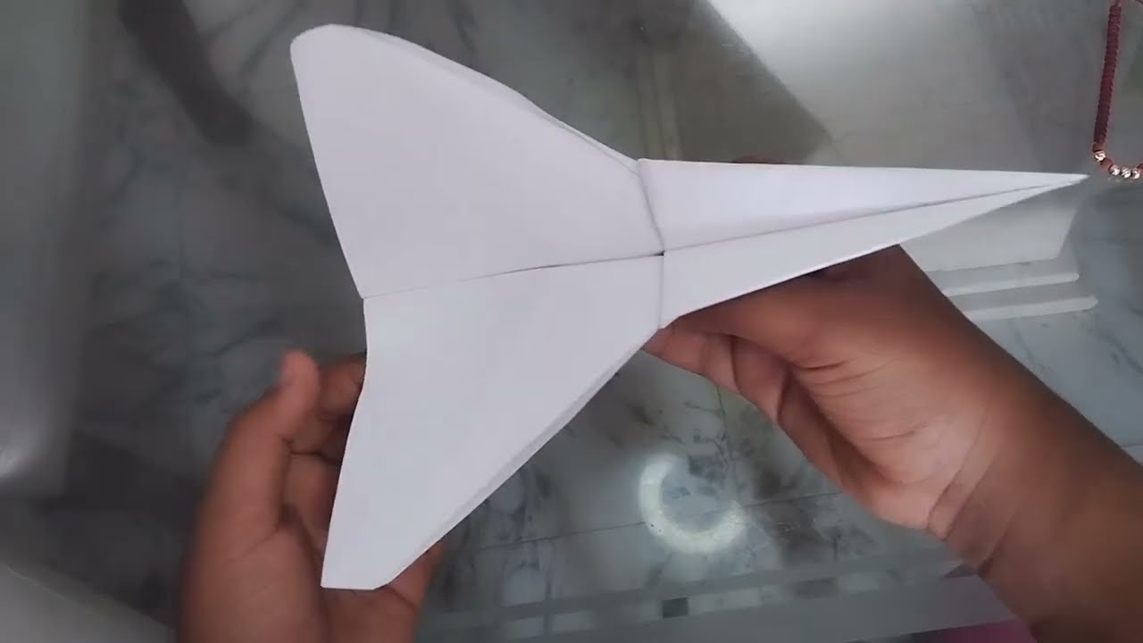 Haciendo un avión ✈️ de papel
