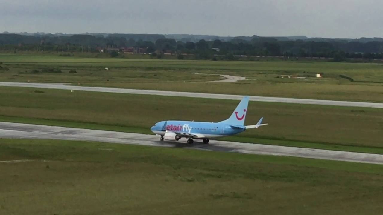 Boeing 737 Jetair fly /Tower view of Lille airport/