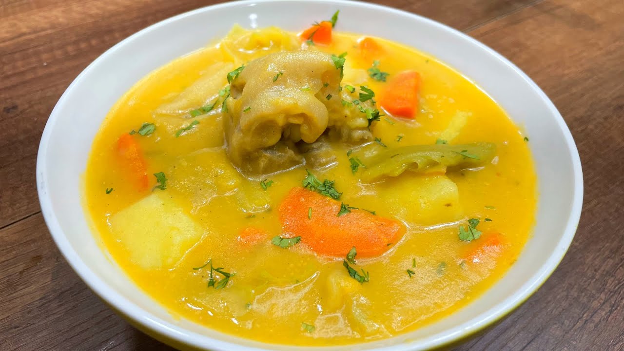 Sopa de Patitas de Cerdo con Harina de Alverja y Vegetales