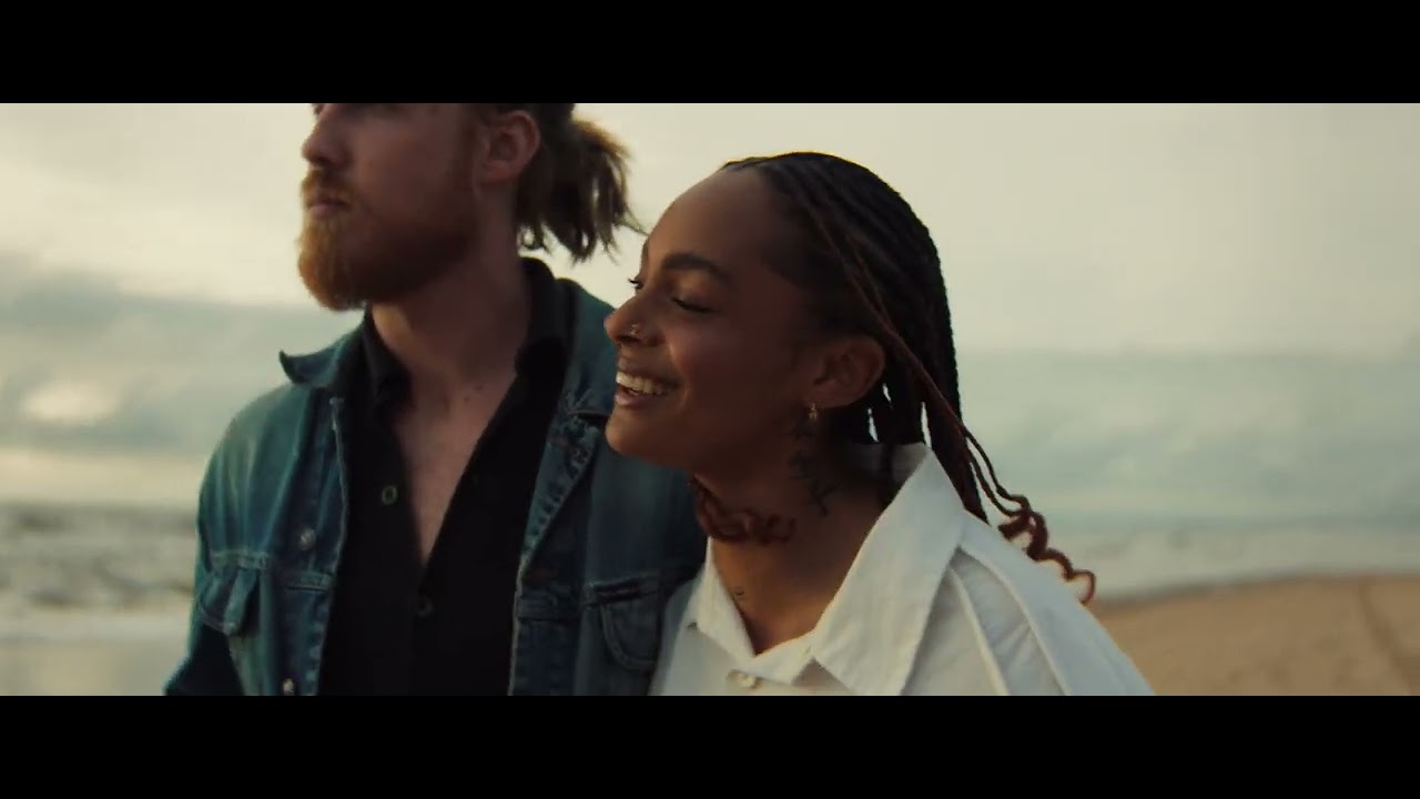 Zo&euml; Livay &ndash; Huisje Aan De Zee (Official Video)