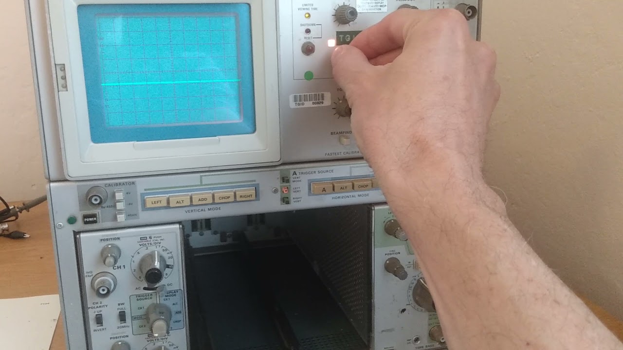 Tektronix 7104, a look inside and connector wriggling