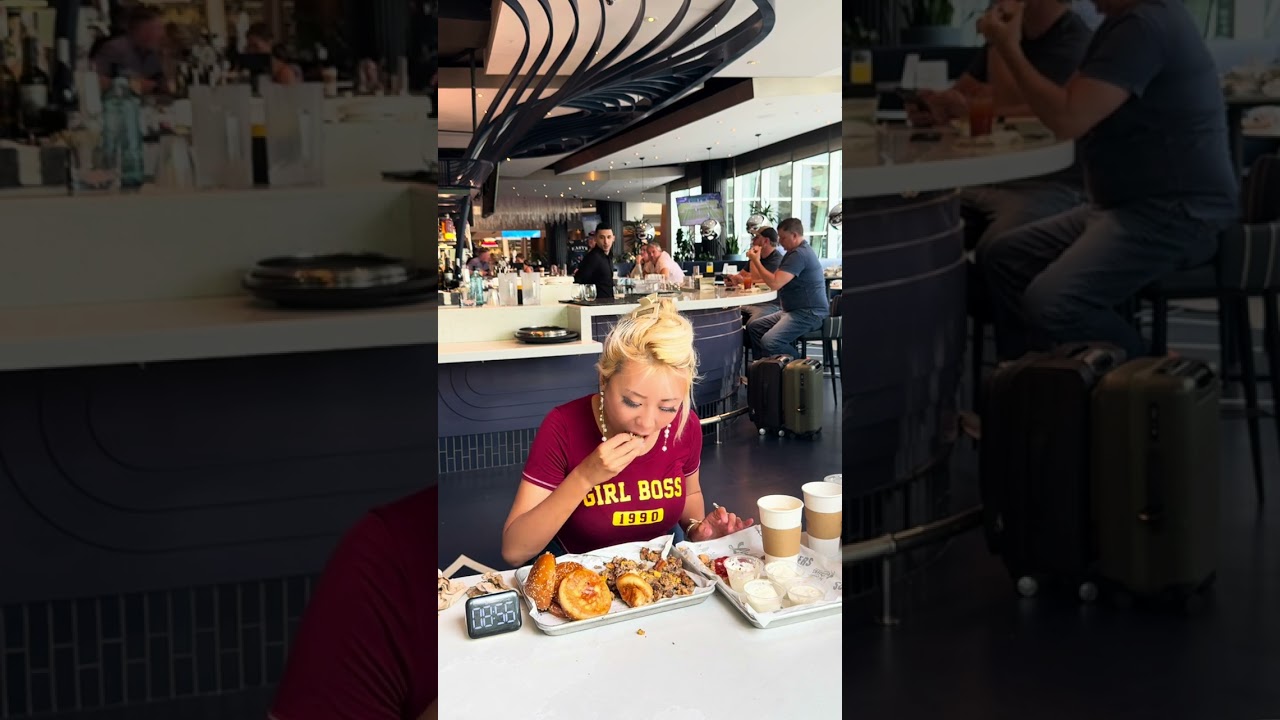 10 burgers in 15 minutes challenge in vegas #rainaiscrazy
