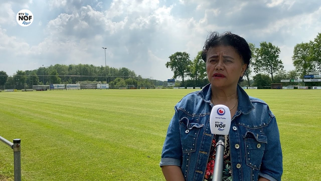 Voetbaltrainster Patricia Manusiwa uit Oudwoude werkt mee aan het EK