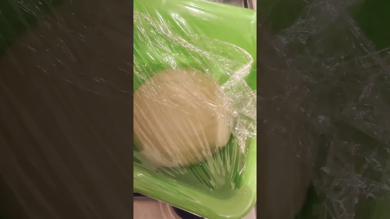 Rauga mīkla. Yeast dough.