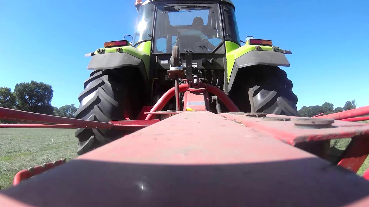raking hay {claas ares 546} {kuhn}