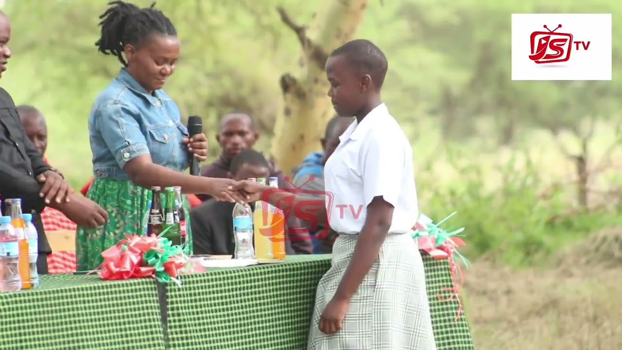 MH.DIWANI AAHAIDI MAKUBWA KWA WANAFUNZI WATAKAO FAULU VIZURI KATIKA SHULE YA OLTEPES SECONDARY.