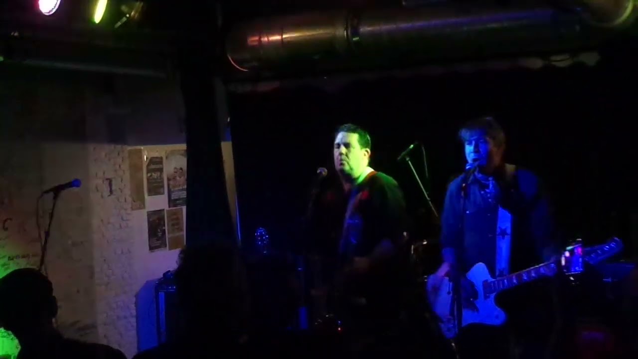 Thee Andrews Surfers - Ooh aah (live @ Djingel djangel)