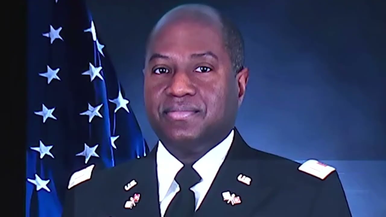 Состоялись похороны сотрудника полиции Нью-Йорка, погибшего во время командировки в Кувейт.