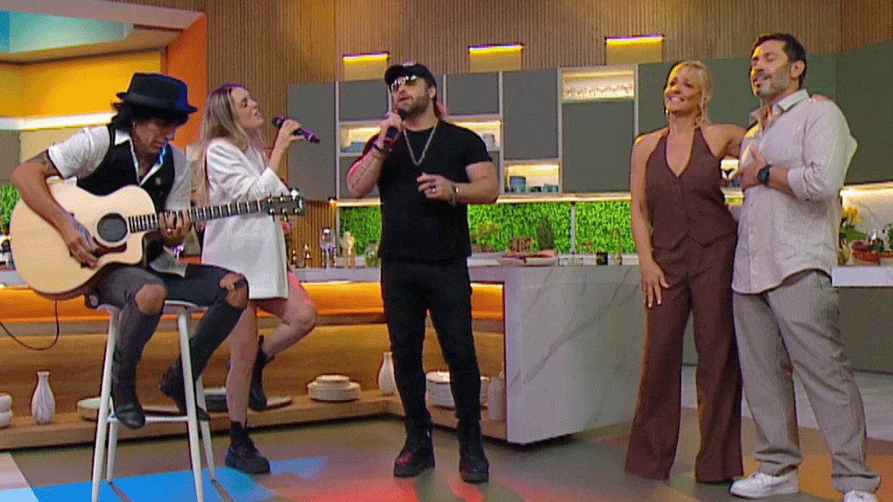 ¡LA ROMPIERON! Flor Otero y Tripa cantaron en vivo un popurri de temas en La cocina rebelde