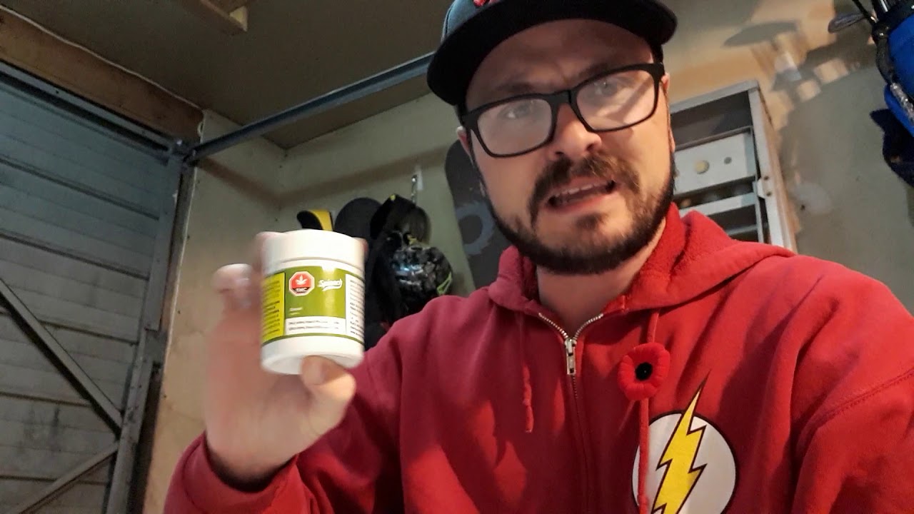 Smoking with the Geekman lemon skunk by DNA genetics and Spinach Diesel review.