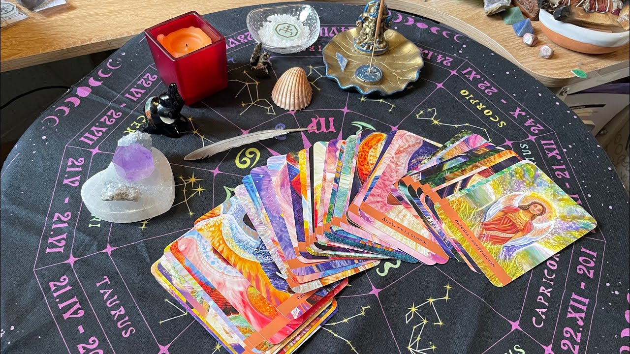 ELEMENTOS EN MI MESA DE LECTURAS ✨🔮🎴 ✨Vivir Bonito🪷