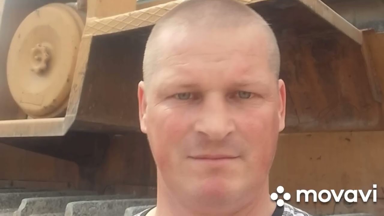 Легендарный бульдозеристи и легендарный бульдозера т-330 